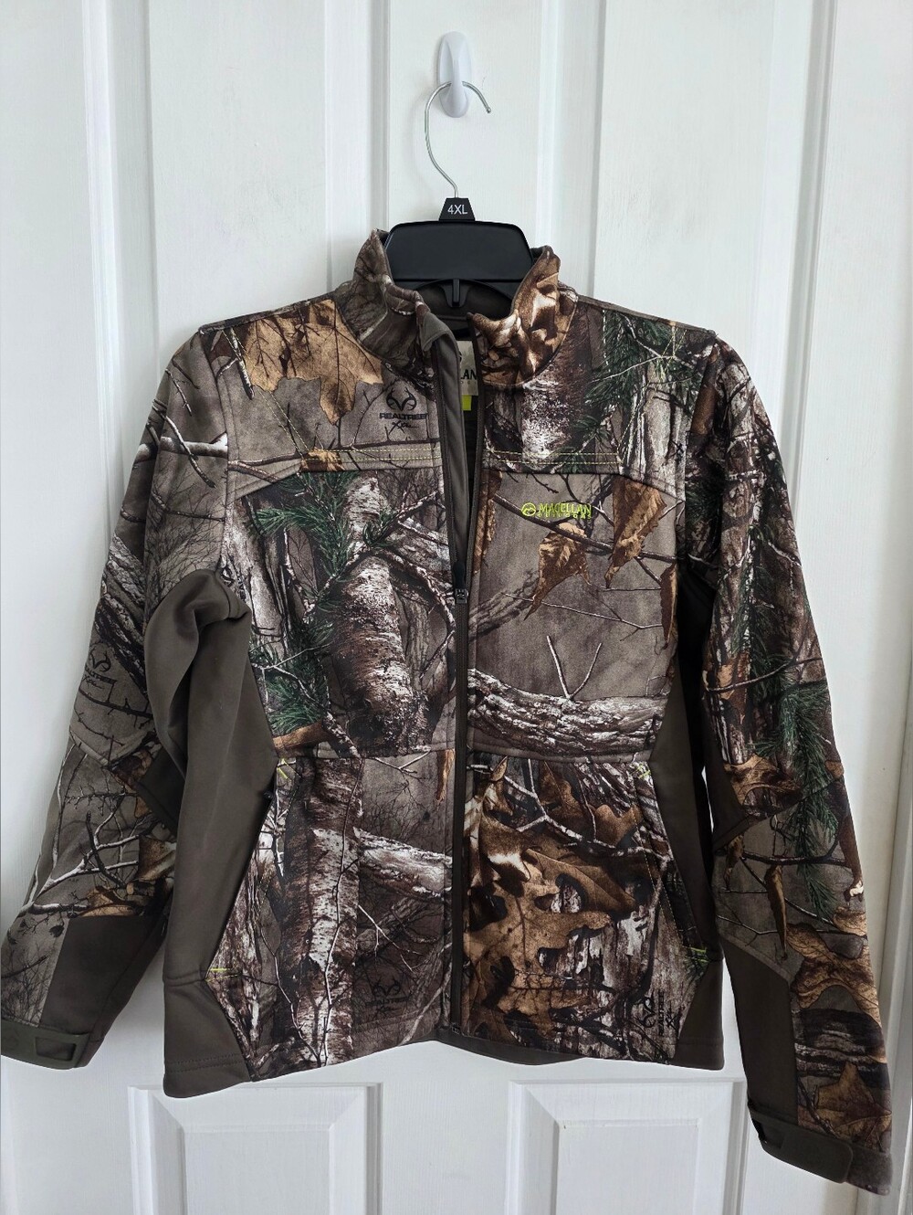 Magellan Outdoors Boys Regular Camo Waterproof Windproof Polyester Jacket Large